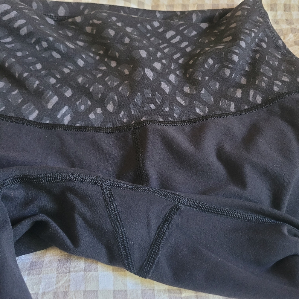 Ω Lululemon Black Leggings Wunder Under Crop Size 10 - Picture 4 of 8
